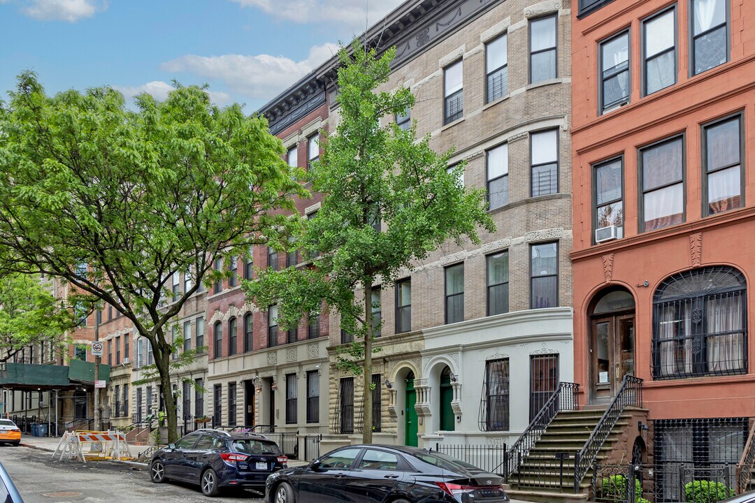 516 W 142nd St in New York, NY - Building Photo