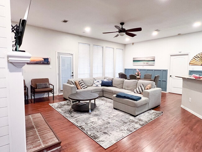 property at 1207 Old Knoll Dr