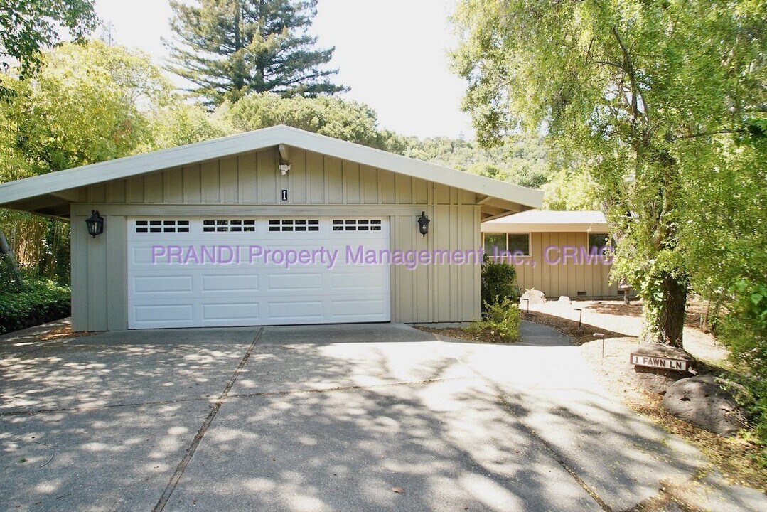 1 Fawn Ln in Corte Madera, CA - Building Photo