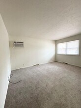 200 S Grove St in Normal, IL - Foto de edificio - Building Photo