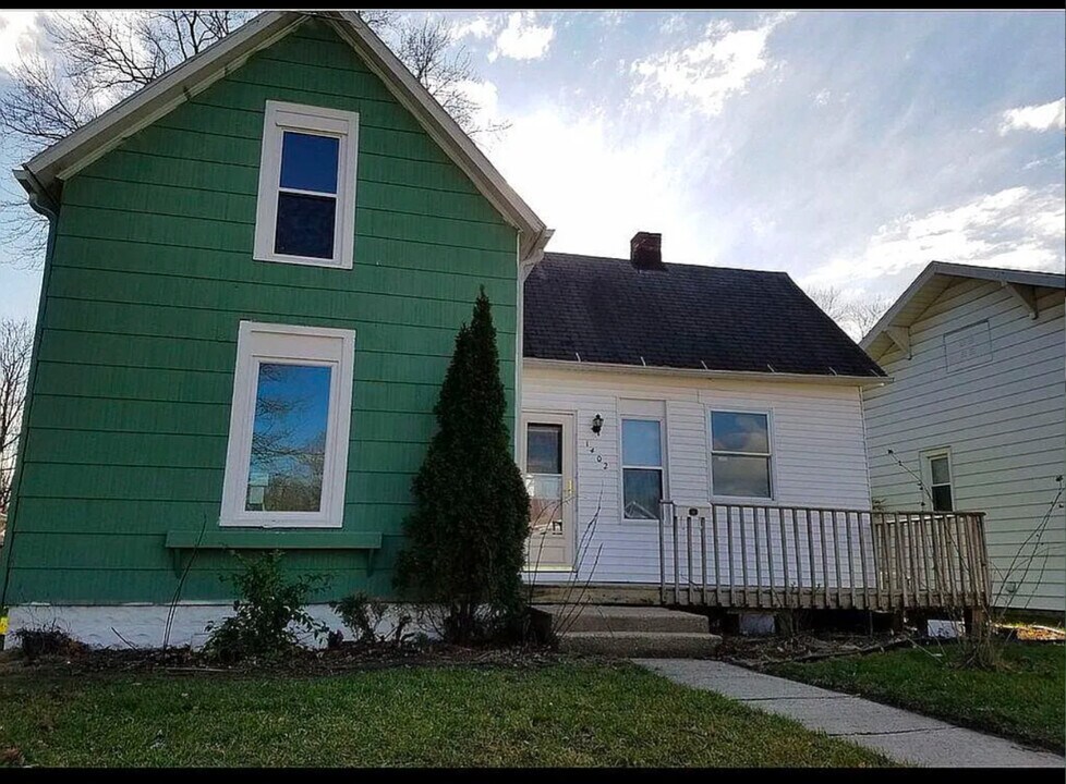 1402 E Fox St in South Bend, IN - Foto de edificio