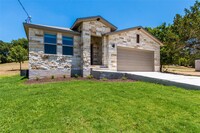 4007 Rockwood Dr in Lago Vista, TX - Foto de edificio - Building Photo