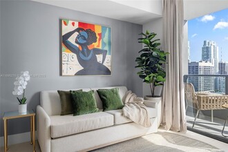 601 NE 1st Ave, Unit 2414 in Miami, FL - Building Photo - Building Photo