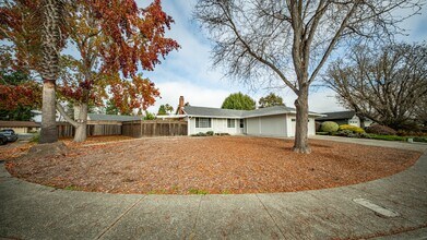 493 Landsdown Cir in Rohnert Park, CA - Building Photo - Building Photo