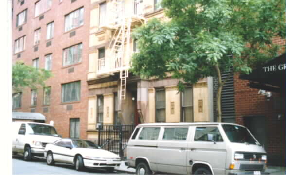 258-260 W 17th St in New York, NY - Building Photo - Building Photo