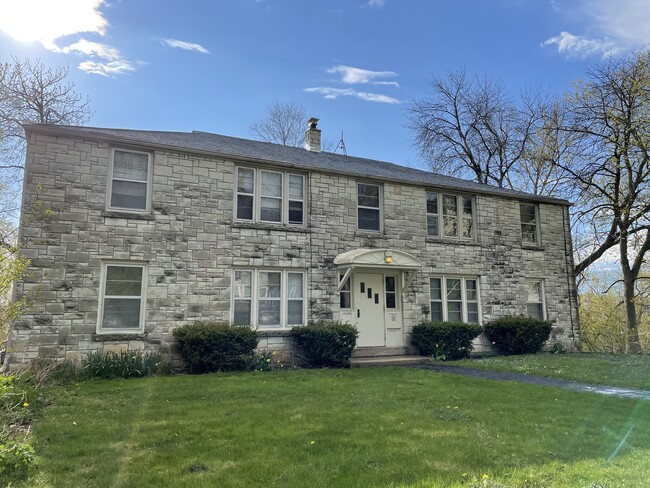 2032 N Cambridge Ave in Milwaukee, WI - Foto de edificio - Building Photo