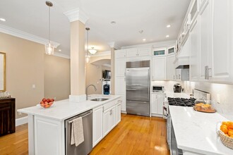 322 Tappan St, Unit 322 in Brookline, MA - Building Photo - Building Photo