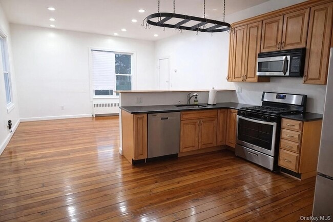 60 Main St in Tappan, NY - Foto de edificio - Building Photo