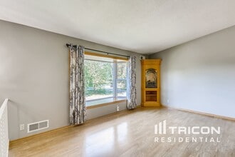 3409 Brookview Dr in Burnsville, MN - Building Photo - Building Photo