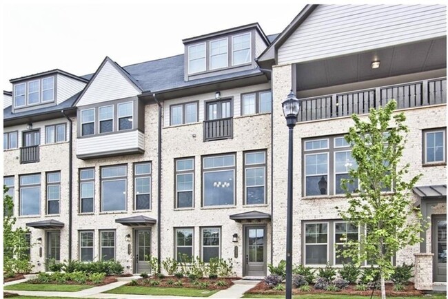 2458 Figaro Dr in Atlanta, GA - Foto de edificio - Building Photo