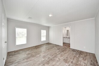 1560 Brown Rd in Willis, TX - Foto de edificio - Building Photo