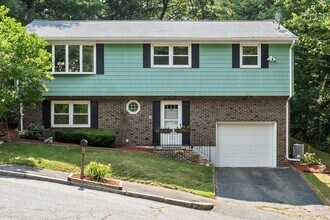 27 Ridge Hill Ave, Unit 27 in Malden, MA - Building Photo - Building Photo