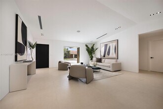 21480 Highland Lakes Blvd in Miami, FL - Building Photo - Building Photo