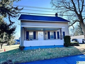 3450 W Columbia St in Hokendauqua, PA - Building Photo - Building Photo