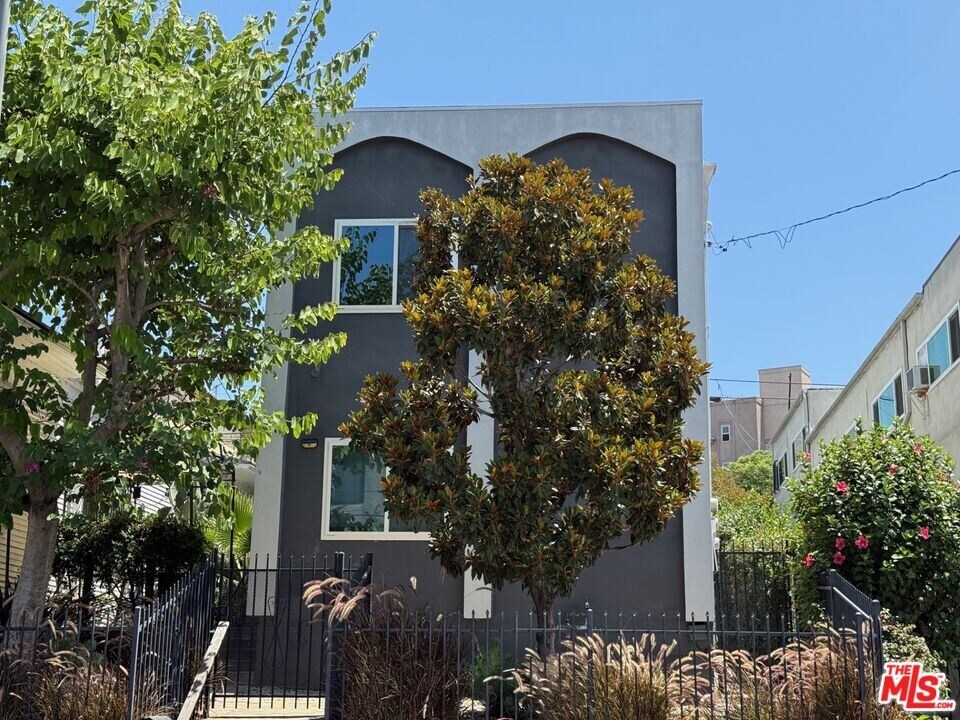 648 N Grand Ave in Los Angeles, CA - Building Photo