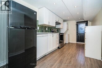 181 Montrose Ave in Toronto, ON - Building Photo - Building Photo