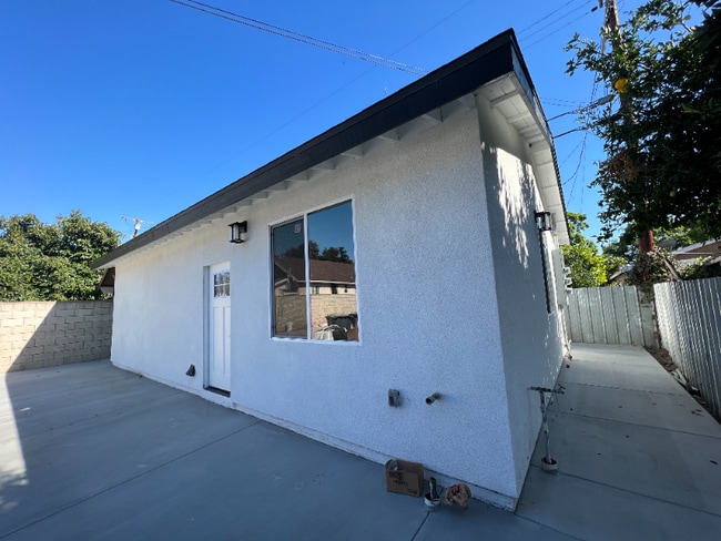 924 W Chestnut Ave in Santa Ana, CA - Building Photo - Building Photo