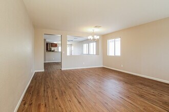 13714 W Fargo Dr in Surprise, AZ - Foto de edificio - Building Photo