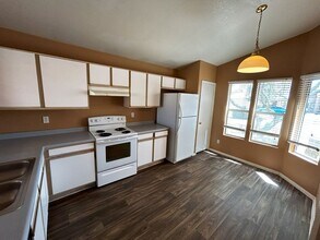 6768 W Gardenia Ave in Glendale, AZ - Building Photo - Building Photo