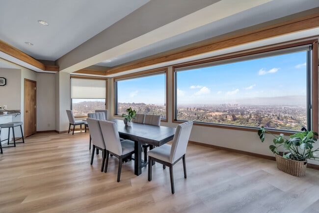 680 Hiller Dr in Oakland, CA - Foto de edificio - Building Photo