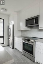 411 Annette St in Toronto, ON - Building Photo - Building Photo