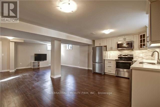 21 Cartier Crescent in Richmond Hill, ON - Building Photo