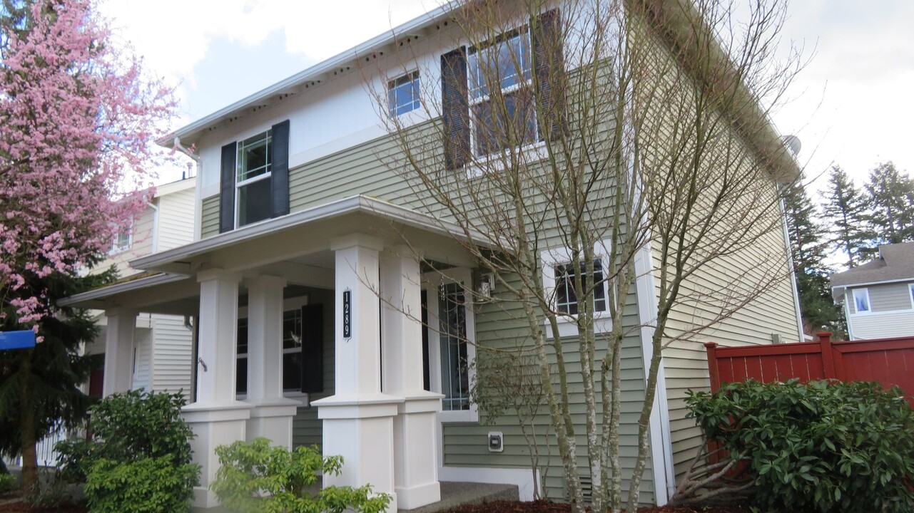 1289 Griggs St in Dupont, WA - Foto de edificio