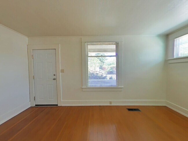 229 NW 9th St-Unit -229 NW 9th St in Corvallis, OR - Building Photo - Building Photo