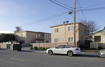 4420-4430 Bassett St in Santa Clara, CA - Building Photo - Building Photo