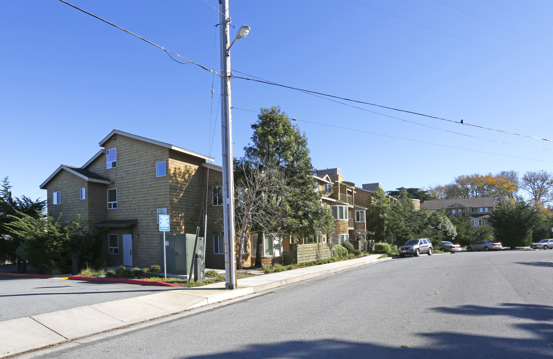 Vista Point Apartments in Pacific Grove, CA - Building Photo