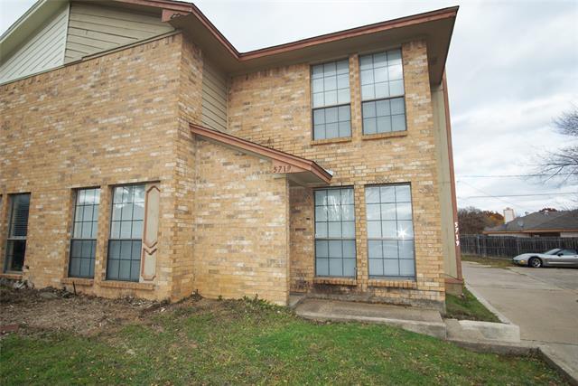 5719 Red Cactus Ct in Arlington, TX - Building Photo