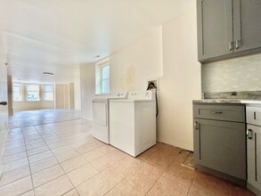 303 South St, Unit 3 in Philadelphia, PA - Foto de edificio - Building Photo