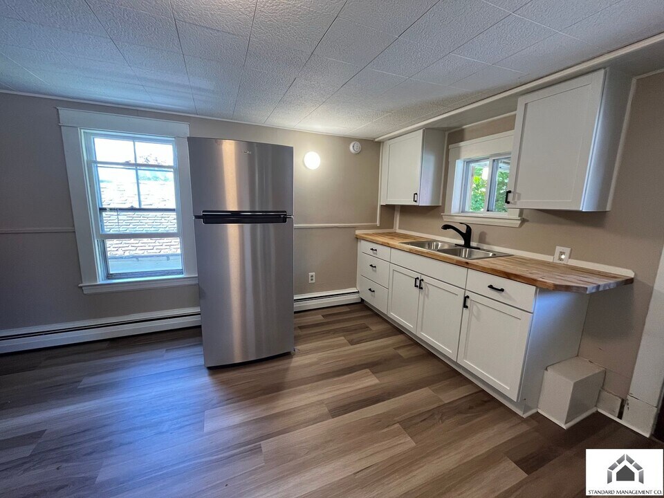 77 North St in Waterville, ME - Building Photo