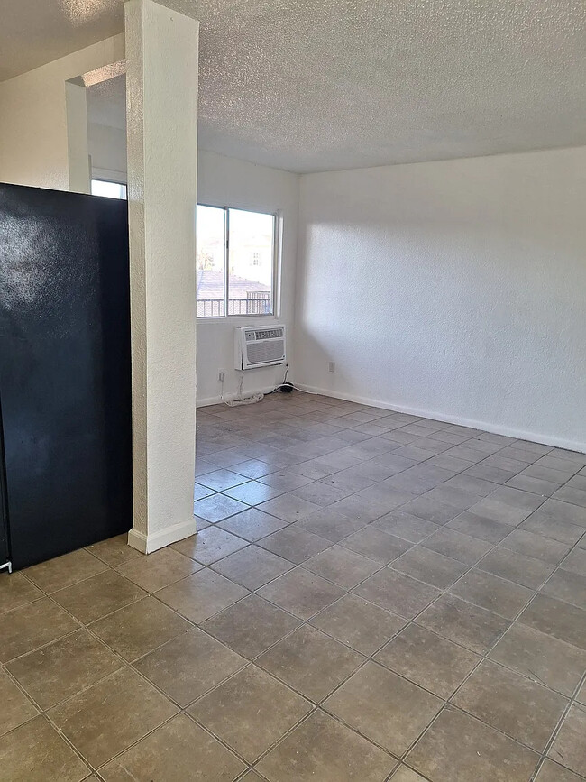 2423 Boxwood St, Unit 8 in Sacramento, CA - Foto de edificio - Building Photo