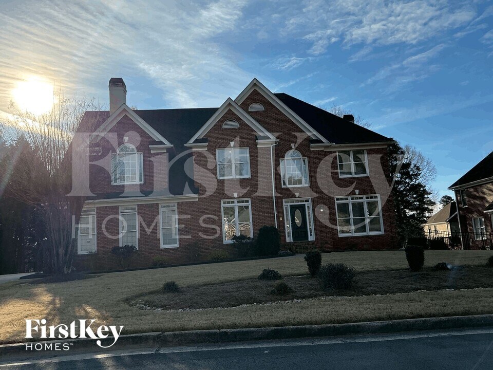 4042 Brooks Mill Dr in Stonecrest, GA - Foto de edificio