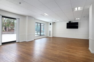 Pleasant Plaza in Malden, MA - Foto de edificio - Interior Photo