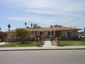905 Castro Ln in Bakersfield, CA - Building Photo - Building Photo