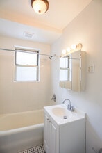 2234 W Farwell Ave, Unit #2 in Chicago, IL - Building Photo - Building Photo