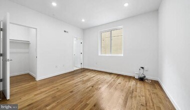 300 Budd St in Philadelphia, PA - Building Photo - Building Photo