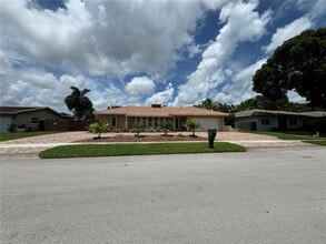 5921 SW 17th Ct in Plantation, FL - Building Photo - Building Photo