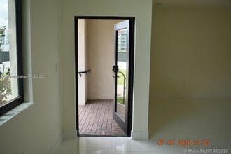4640 NW 84th Ave, Unit 16 in Doral, FL - Building Photo - Building Photo