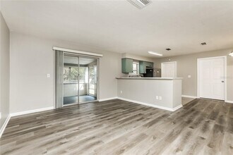 686 Hager St in Deltona, FL - Foto de edificio - Building Photo