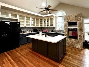 275 Halcyon Pl in San Antonio, TX - Building Photo - Building Photo