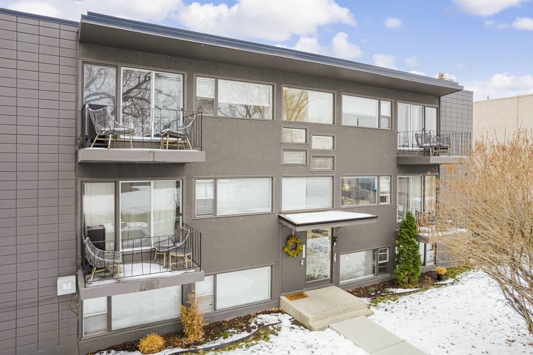 4020 Glenpark Cres SW in Calgary, AB - Building Photo