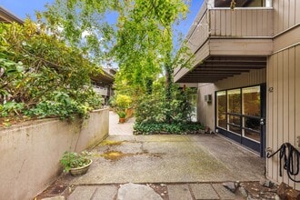 970 100th Ave NE in Bellevue, WA - Building Photo - Building Photo