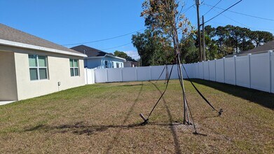 2537 SW Calder St in Port St. Lucie, FL - Building Photo - Building Photo