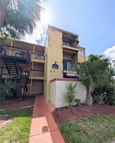 2855 Winkler Ave in Ft. Myers, FL - Building Photo