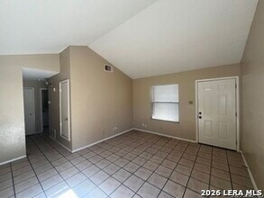 5523 Lochmoor in San Antonio, TX - Building Photo - Building Photo