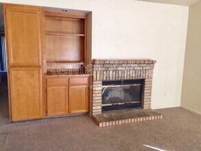 3054 W Queens Cir in Merced, CA - Building Photo - Building Photo