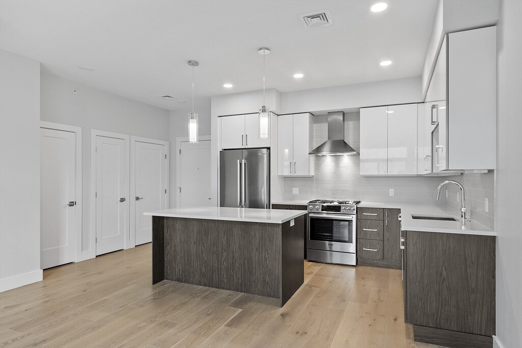 122 Highland Rd, Unit 124-104 in Somerville, MA - Foto de edificio